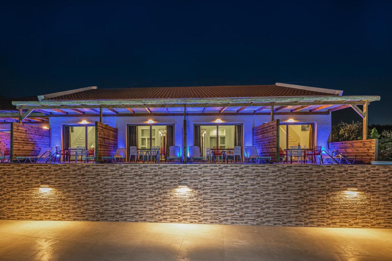 Kozanos Suites With Private Pool 阿莫迪 外观 照片