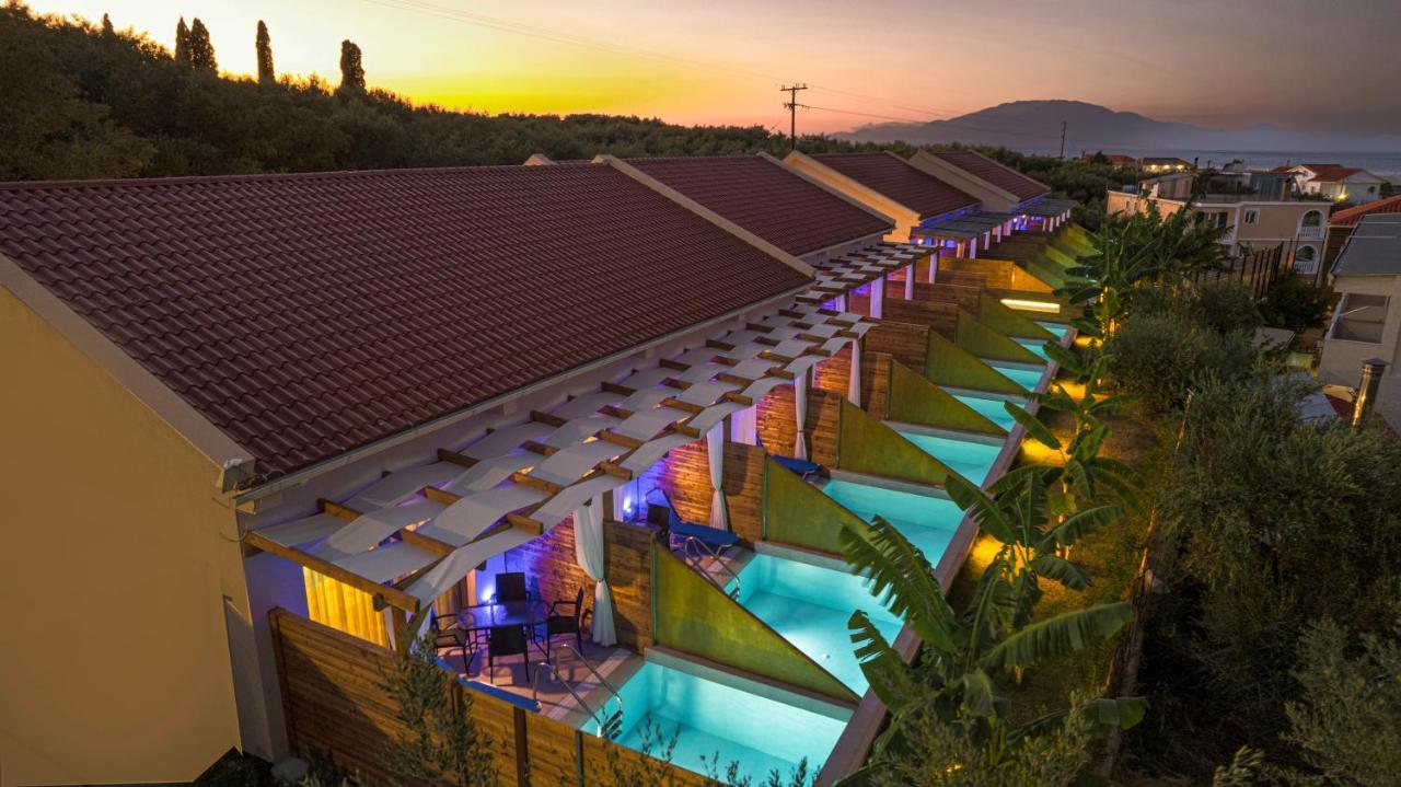 Kozanos Suites With Private Pool 阿莫迪 外观 照片
